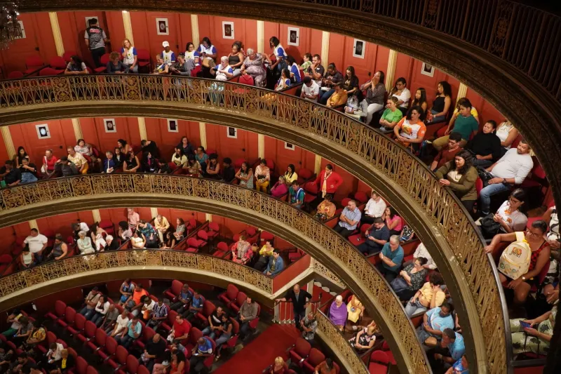 Something Happens at 2 PM: What Performers Know About Afternoon Crowds That You Don't